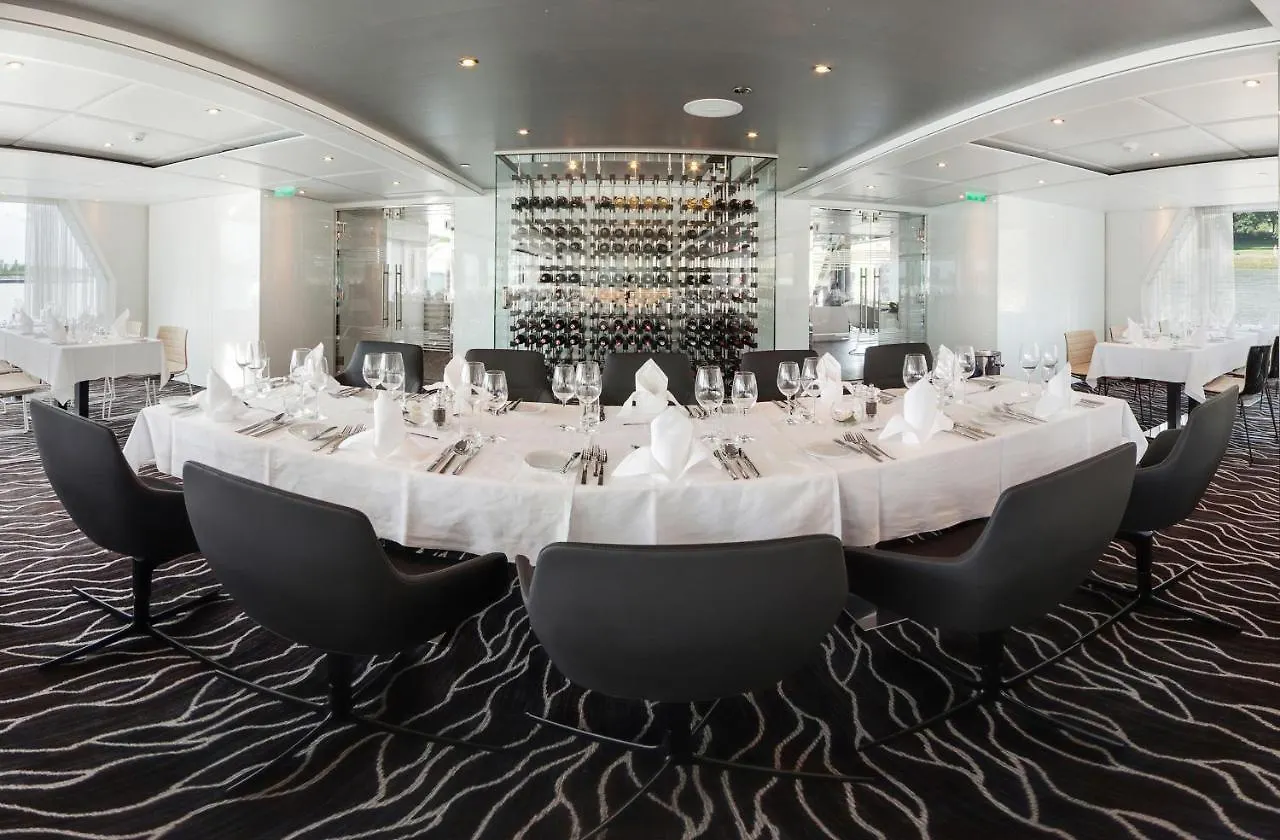 Fairtours Hotelschiff Emerald Sun****** Frankfurt nad Menem