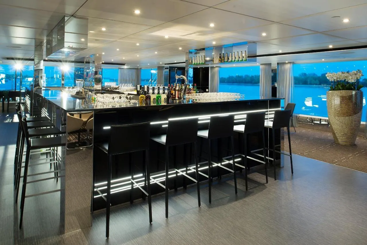 Fairtours Hotelschiff Emerald Sun****** Frankfurt nad Menem