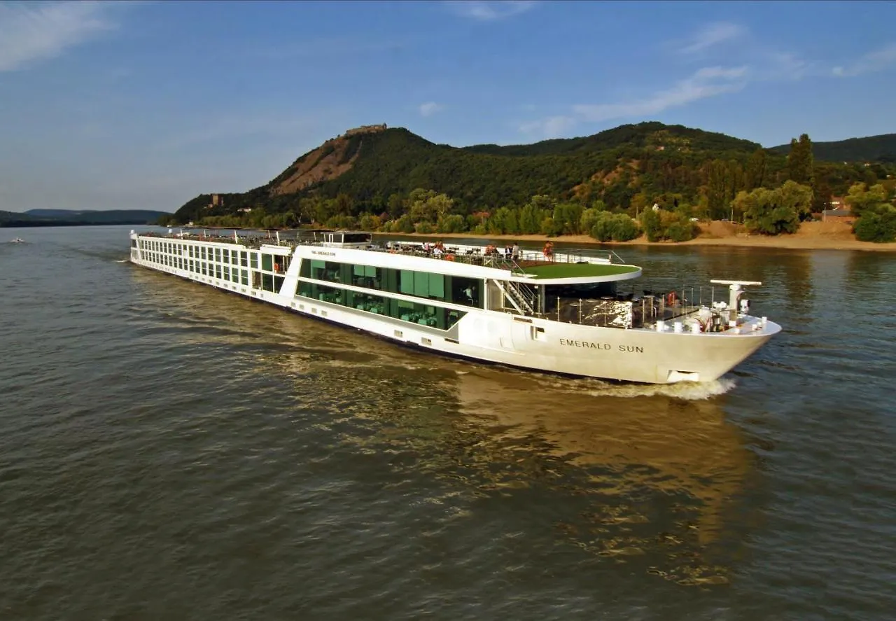 Botel Fairtours Hotelschiff Emerald Sun****** Frankfurt am Main